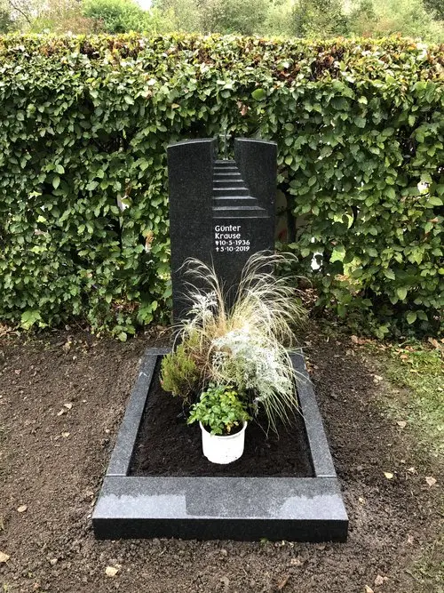 G497 Besonders schöner Design Grabstein Treppenstufen – Bild 6