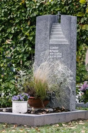 G497 Besonders schöner Design Grabstein Treppenstufen – Bild 5