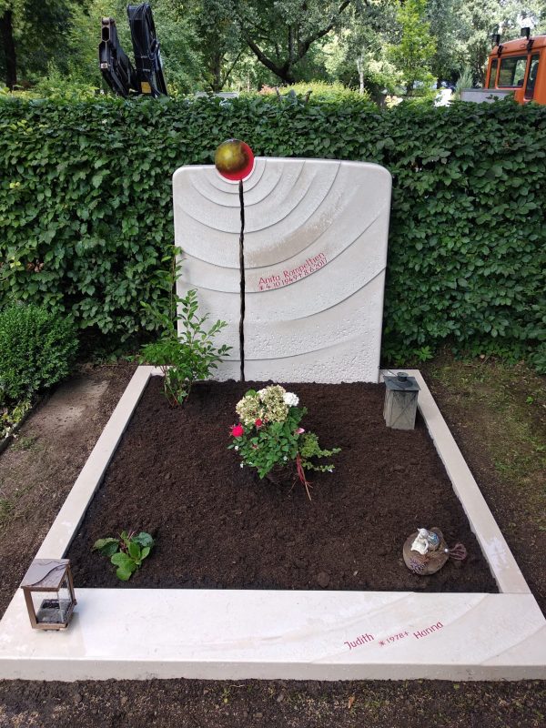 G674 Besonders schöner Grabstein Kreise Sonnestrahlen – Bild 3