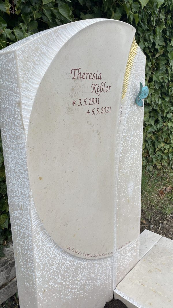 H424E besonders schöner Design Grabstein Einzelgrabstein Schmetterling – Bild 5