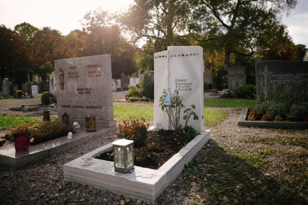 G183 Besonders schöner Grabstein Kiesel – Bild 3