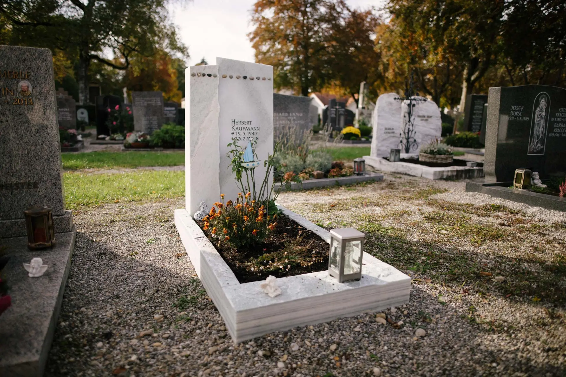 G 183 Besonders schöner Grabstein Kiesel – Bild 4