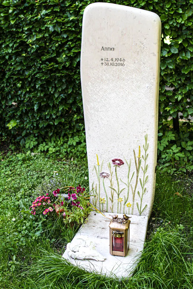 H001 Urnengrabstein Blumenwiese – Bild 5