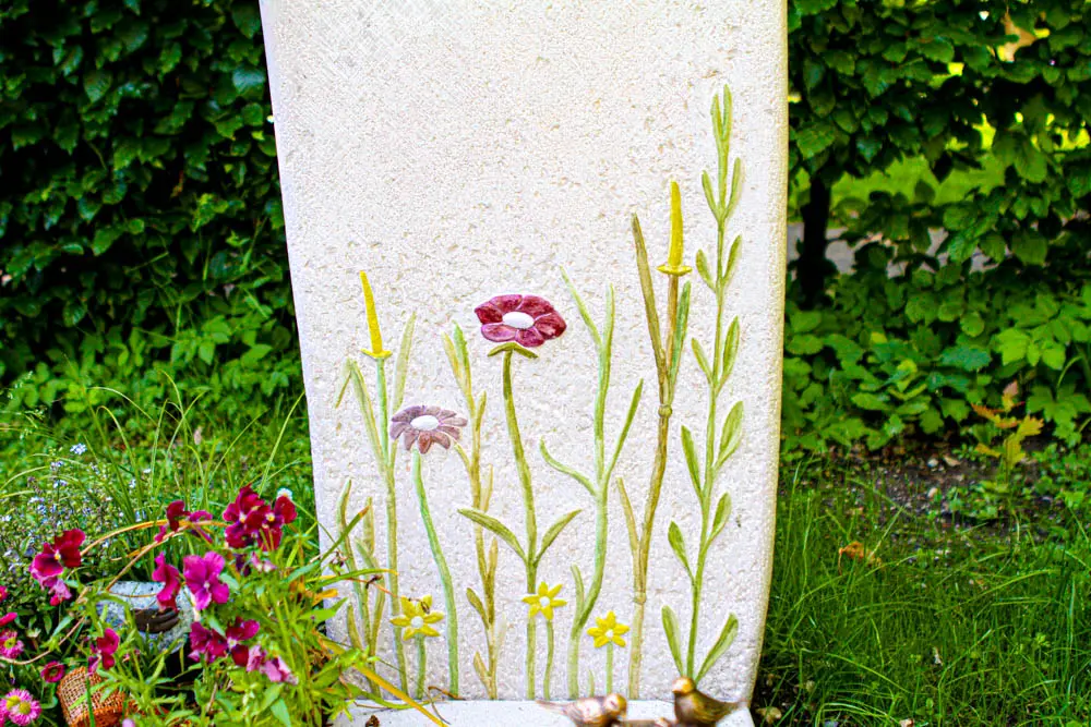 H001 Urnengrabstein Blumenwiese – Bild 4