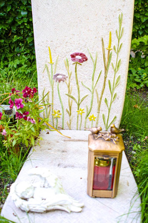 H001 Urnengrabstein Blumenwiese – Bild 2