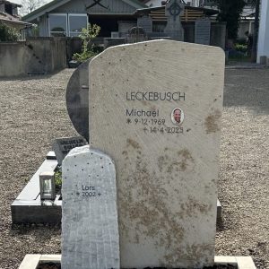 H421 besonders schöner Design Grabstein Doppelgrabstein Sonnenstrahl & Sterne