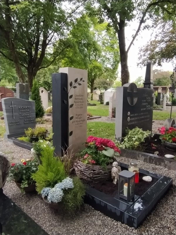G 549 Besonders schöner Grabstein Blätterranken – Bild 5
