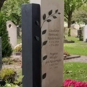 G 549 Besonders schöner Grabstein Blätterranken