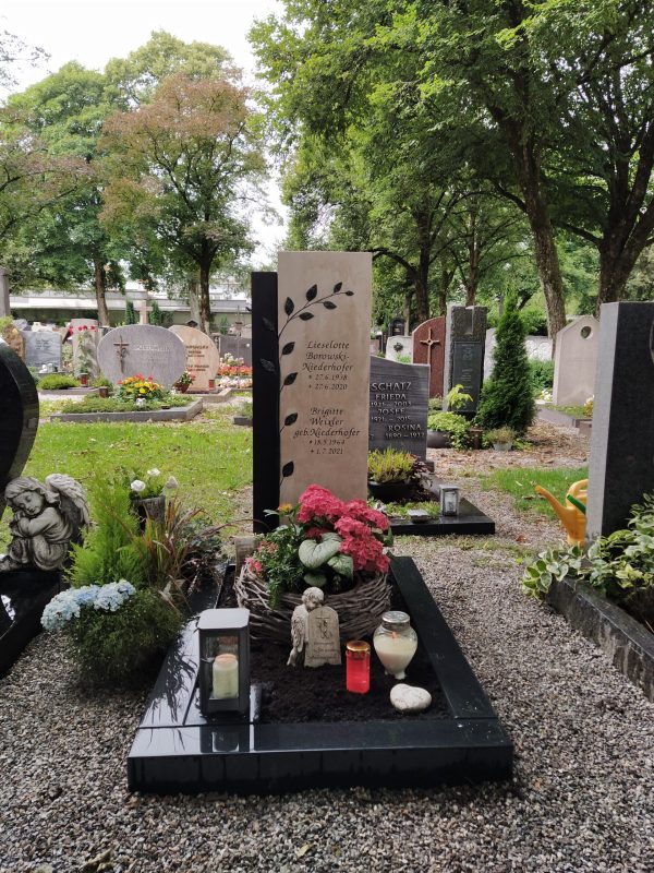 G 549 Besonders schöner Grabstein Blätterranken – Bild 3