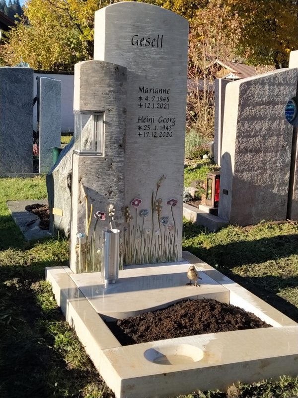 H 808 Doppelgrabstein Blumenwiese – Bild 2