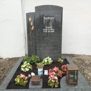 H198 Einzelgrabstein Ähre Blätter