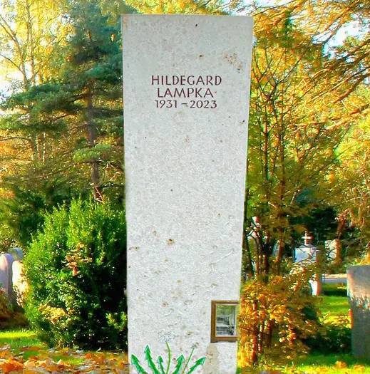 G 552 Urnengrabstein Pusteblume – Bild 2