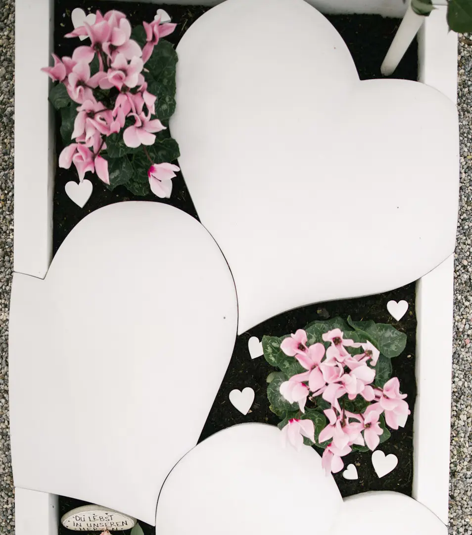 H 210 Grabplatte 3 Herzen – Bild 14