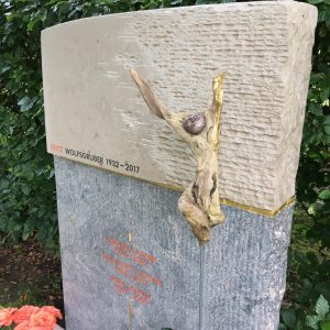 H 02 I schöner Grabstein Engel | besonderes Grabmal handwerkliche Bearbeitung