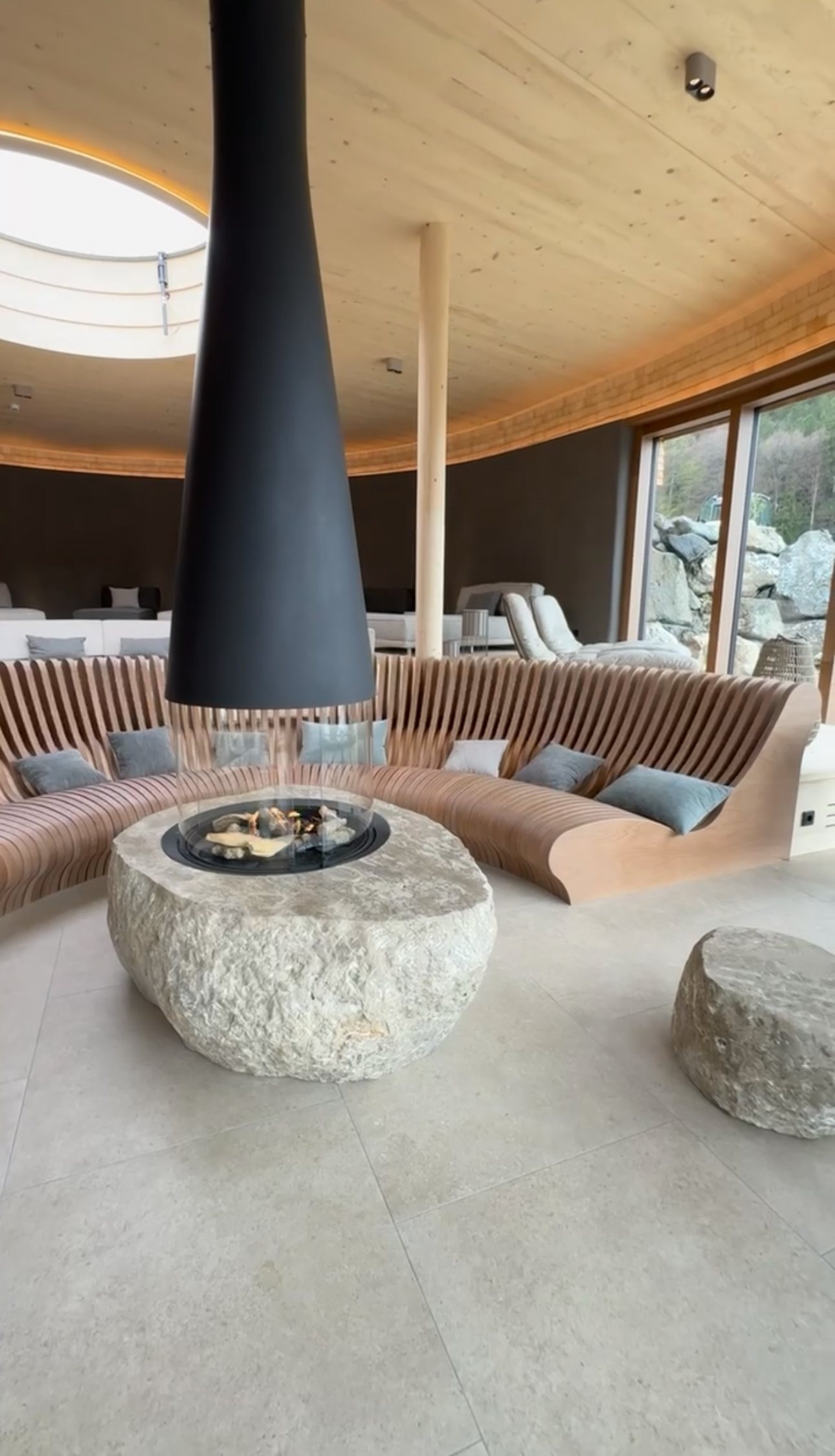 Schlossanger Alp Wellness Spa Feuerstelle Wachenzeller Dolomit — STOI Steinmetzwerkstatt