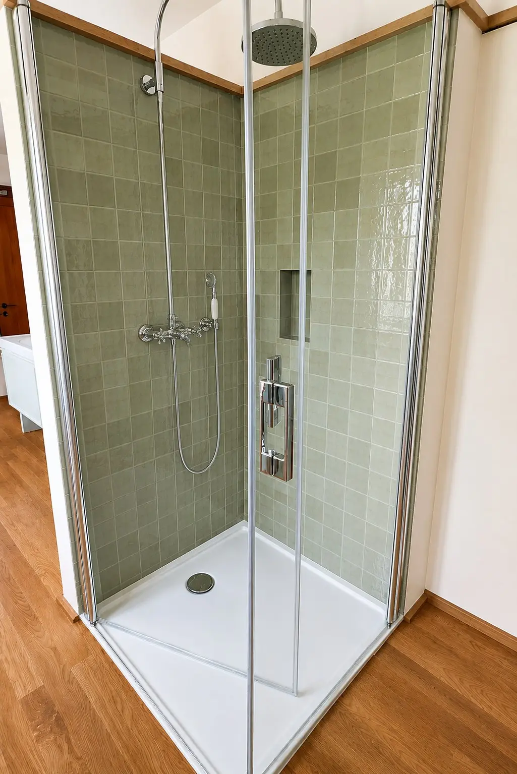 Altbau Sanierung Kempten Bad Dusche grüne Fliesen Naturstein STOI Steinmetzwerkstatt