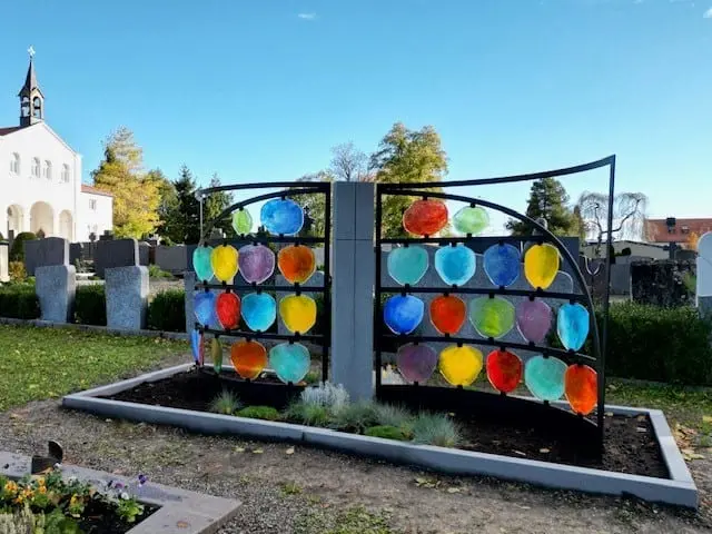 HIMMELREICH MEMORIAL aus der Luft — die Anlage im Friedhofsgelände