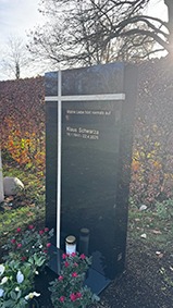 P | Polierter Grabstein | Steinmetzwerkstatt Schlienz Kempten Allgäu