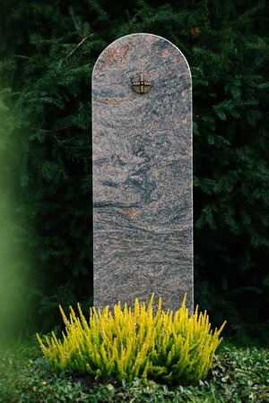 P 315 | Polierter Grabstein schlicht Kreuz | Steinmetzwerkstatt Schlienz Kempten Allgäu