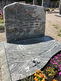 P 343 | Polierter Grabstein | Steinmetzwerkstatt Kempten Allgäu