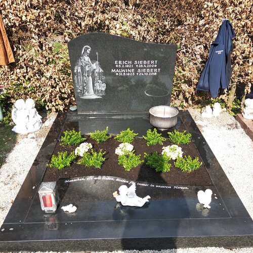 P 508 | polierter Grabstein Jesus Motiv | Steinmetzwerkstatt Schlienz Kempten Allgäu
