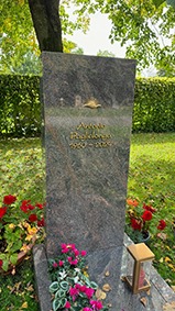P 852 | Polierter Grabstein | Steinmetzwerkstatt Kempten Allgäu