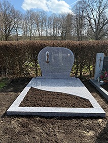 P 862 | Polierter Grabstein | Steinmetzwerkstatt Kempten Allgäu