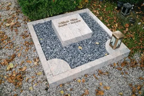U 339 | Urnengrabmal schlicht | Steinmetzwerkstatt Schlienz Kempten Allgäu