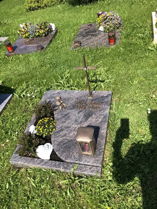 U 342 | Urnengrabmal liegend schlicht | Steinmetzwerkstatt Schlienz Kempten Allgäu