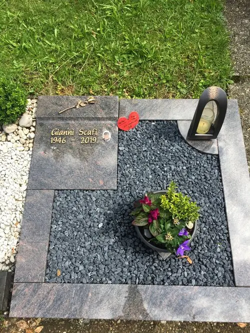 U 343 | Urnengrabmal quadratisch | Steinmetzwerkstatt Schlienz Kempten Allgäu