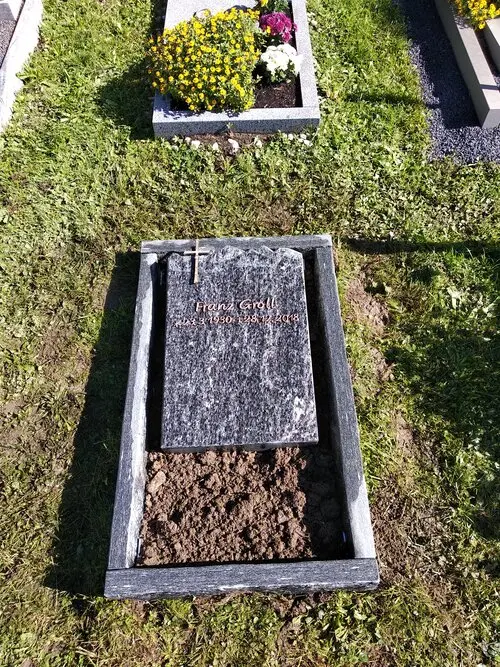 U 345 | Urnengrabmal rechteckig | Steinmetzwerkstatt Schlienz Kempten Allgäu