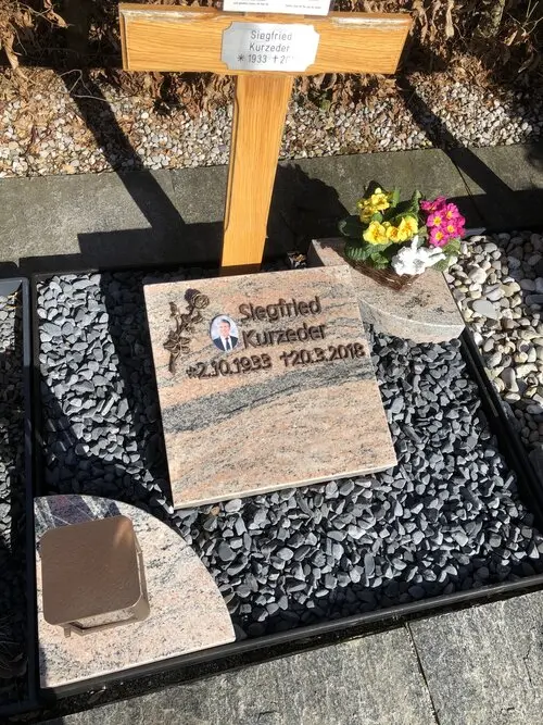 U 490 | Urnengrabmal | Steinmetzwerkstatt Kempten Allgäu