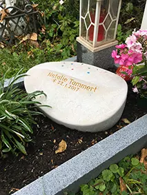 U 835 | Urnengrabmal | Steinmetzwerkstatt Kempten Allgäu