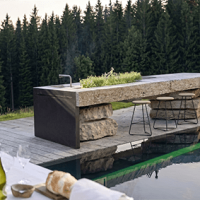 Projekt 226 Naturstein Block Outdoorküche gestapelte Platten Stoi Allgäu